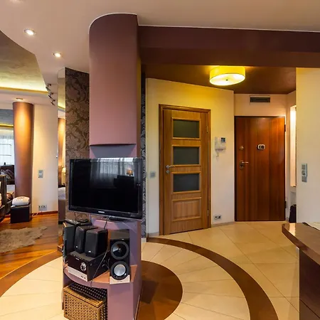 Rondo Verona - Free, Secure Parking For Guests Breslavia