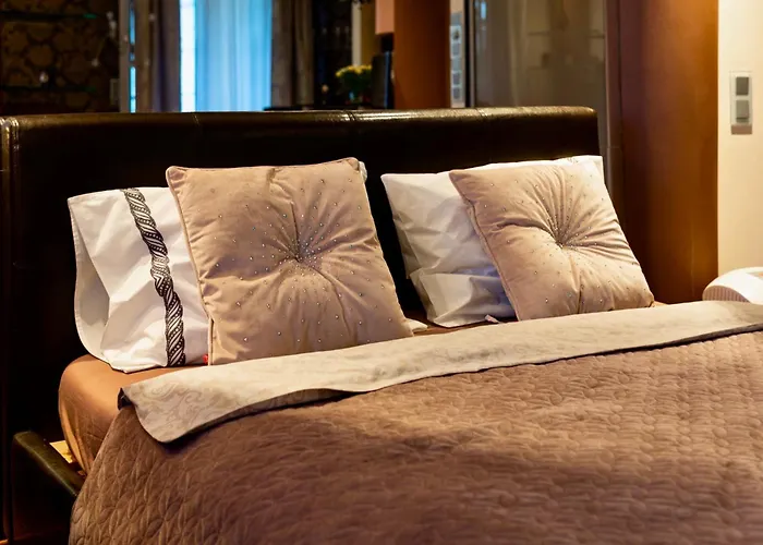 Rondo Verona - Free, Secure Parking For Guests Daire *